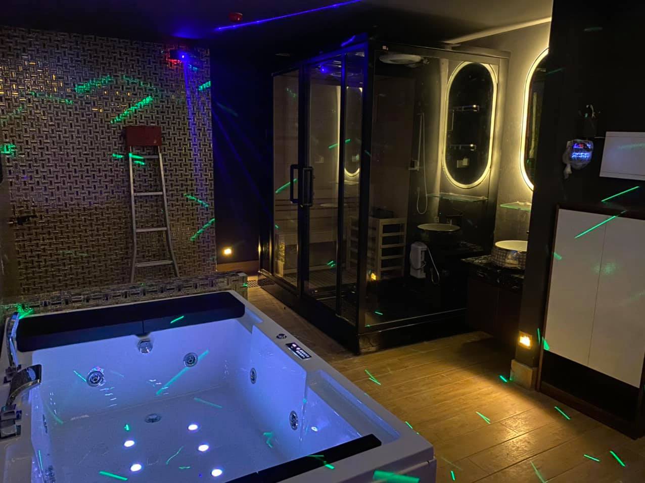 Nhạc Dương Lầu Spa & Massage Club