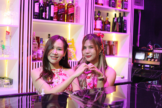 Waterfall (Taki snacks & karaoke)