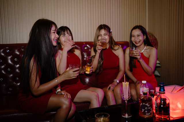 Waterfall (Taki snacks & karaoke)