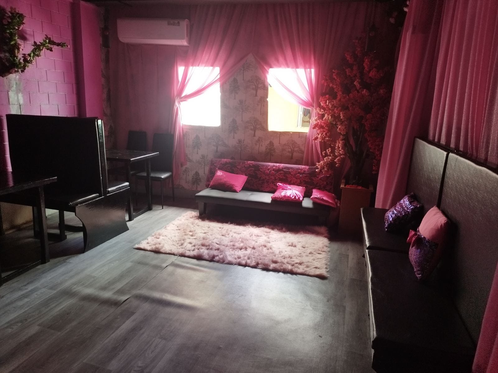 Waterfall (Taki snacks & karaoke)