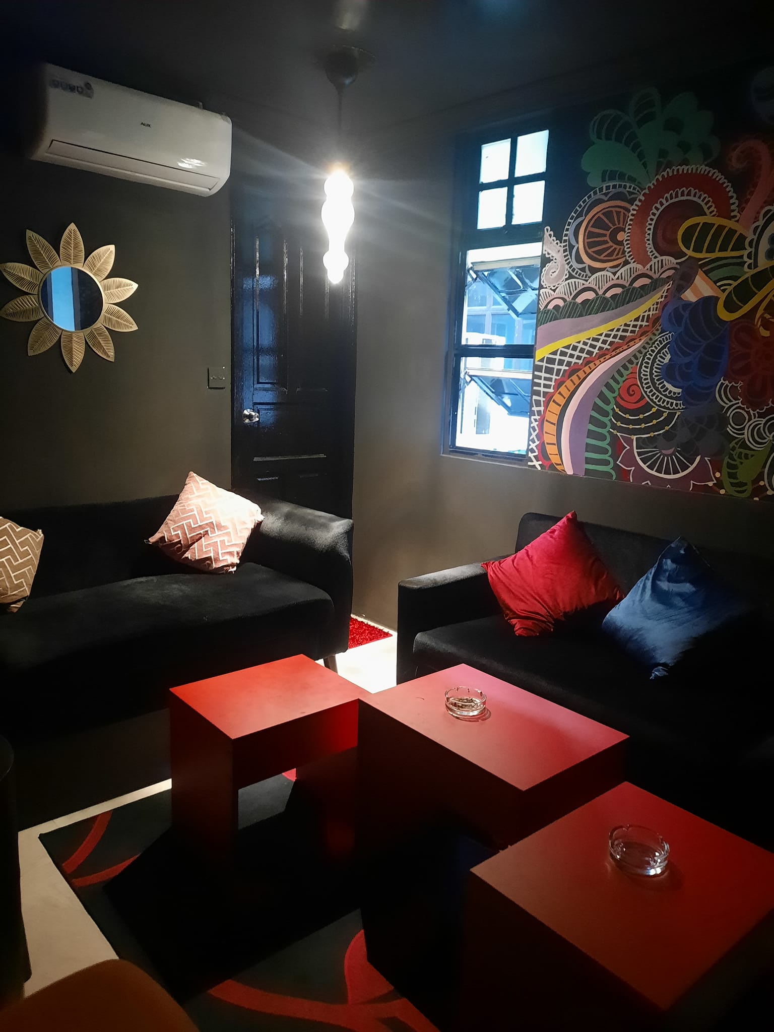 Waterfall (Taki snacks & karaoke)