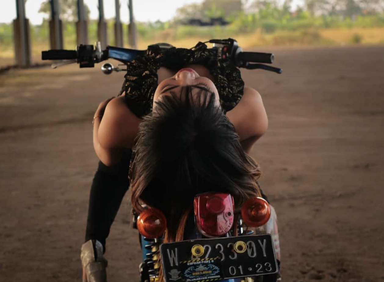 MEGA AYU ( BAR, MASSAGE, KTV )