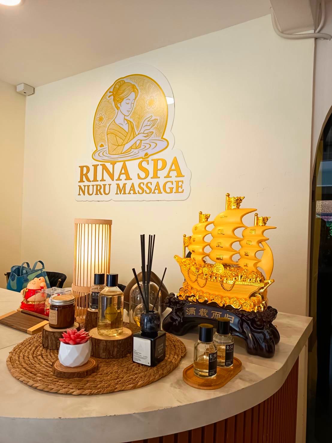 Rina Nuru Massage