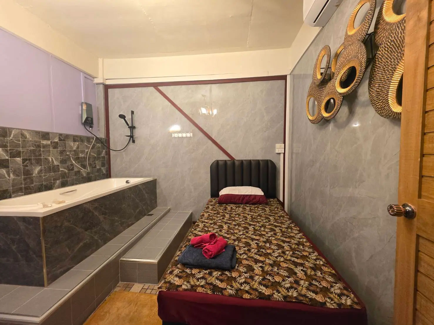 Elle Massage