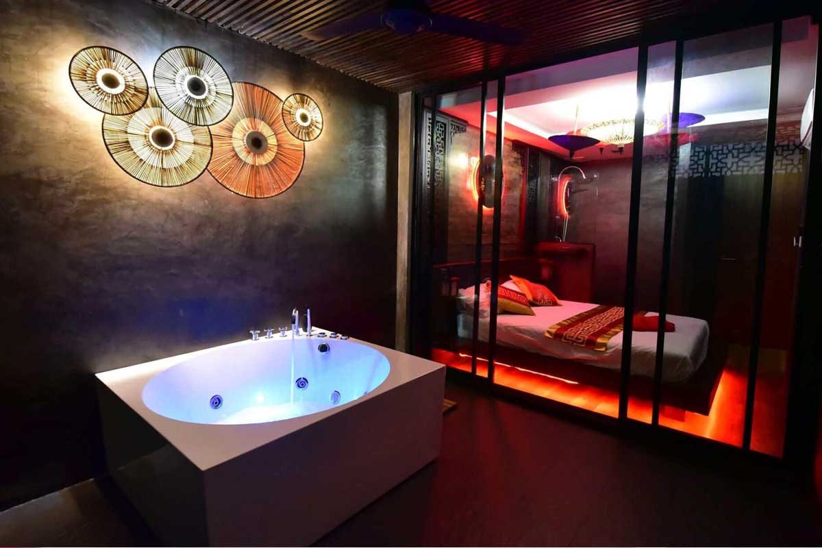 Consent and Privacy in Adult Venues: Photos, Recording and Respectful Conduct