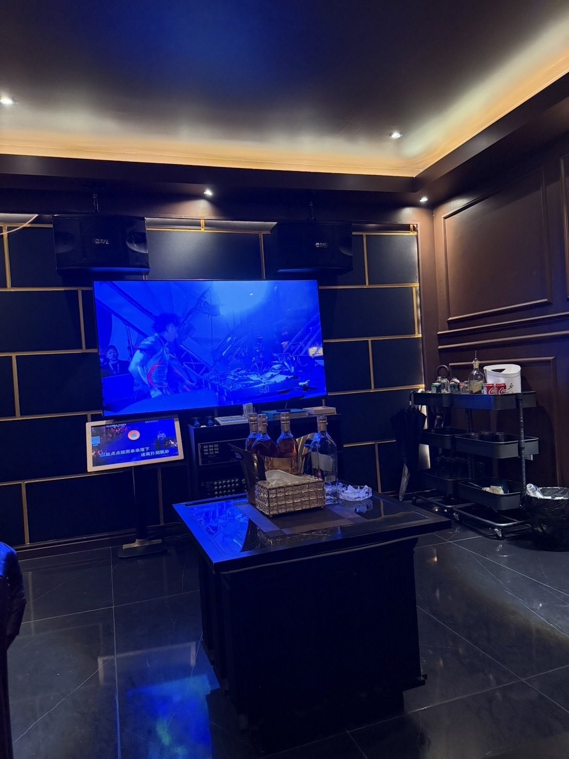 Zeus Ekkamai KTV