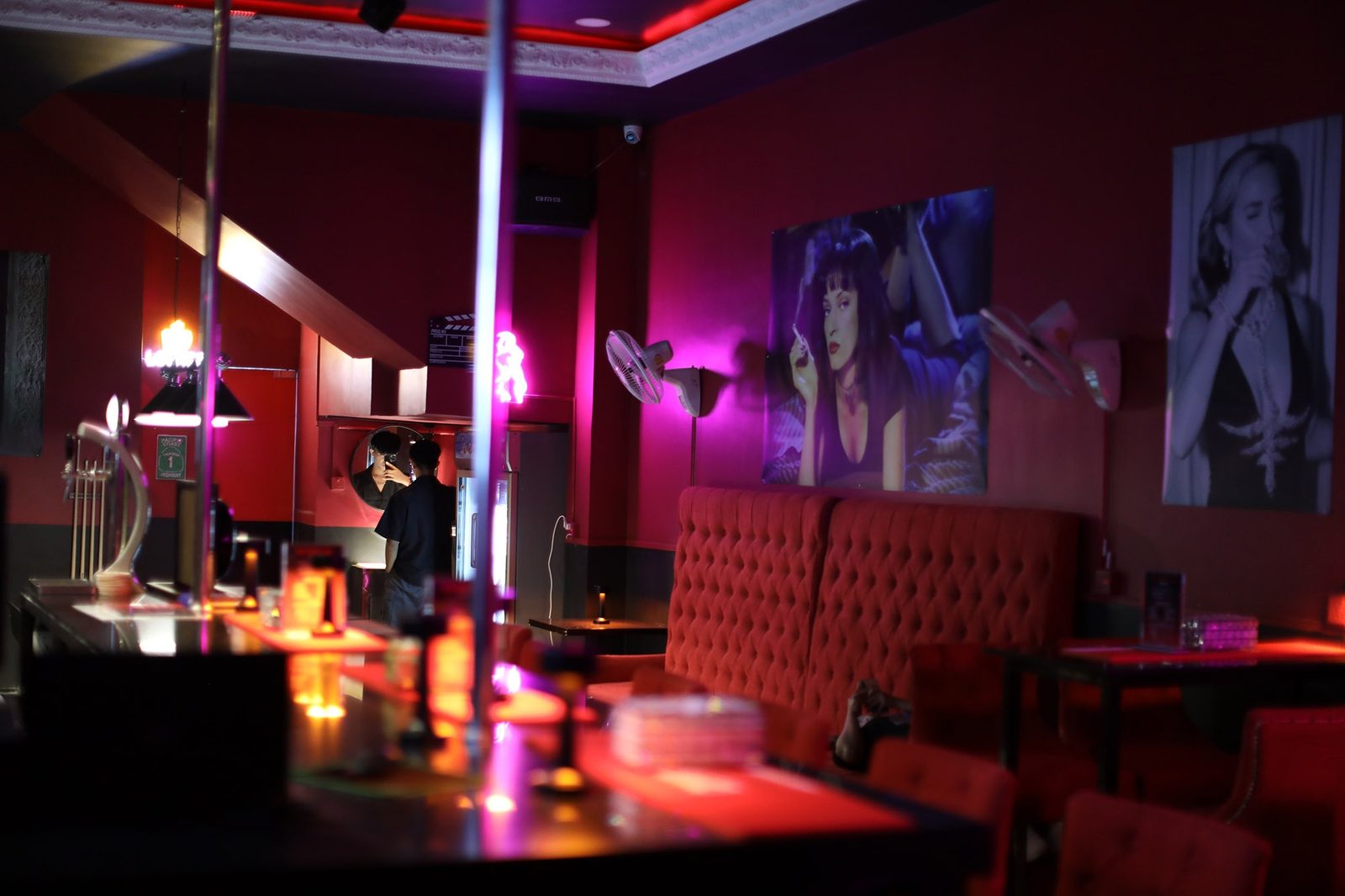 Hollywood Bar