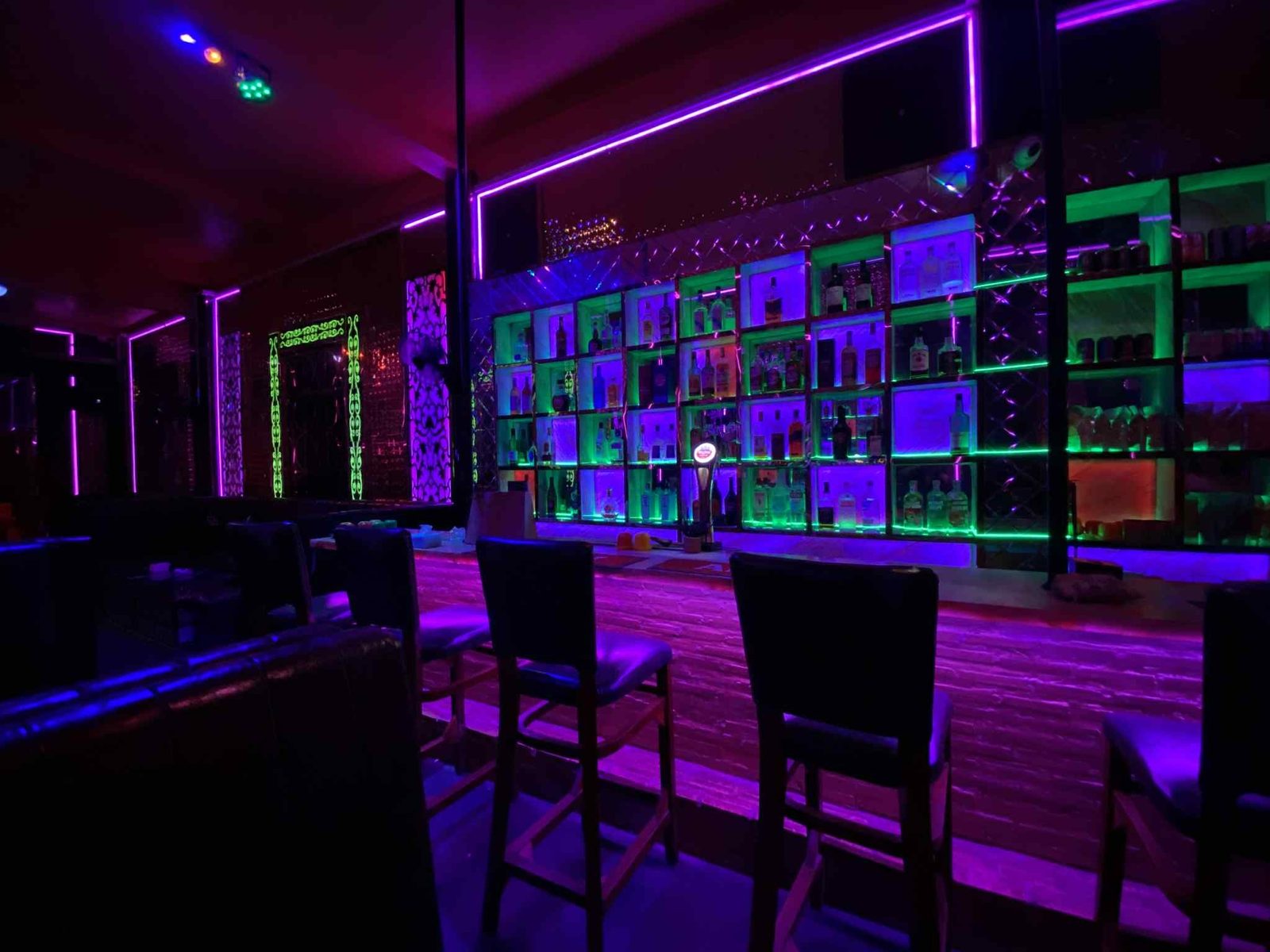 MR BAR KTV 酒吧 カラオケ