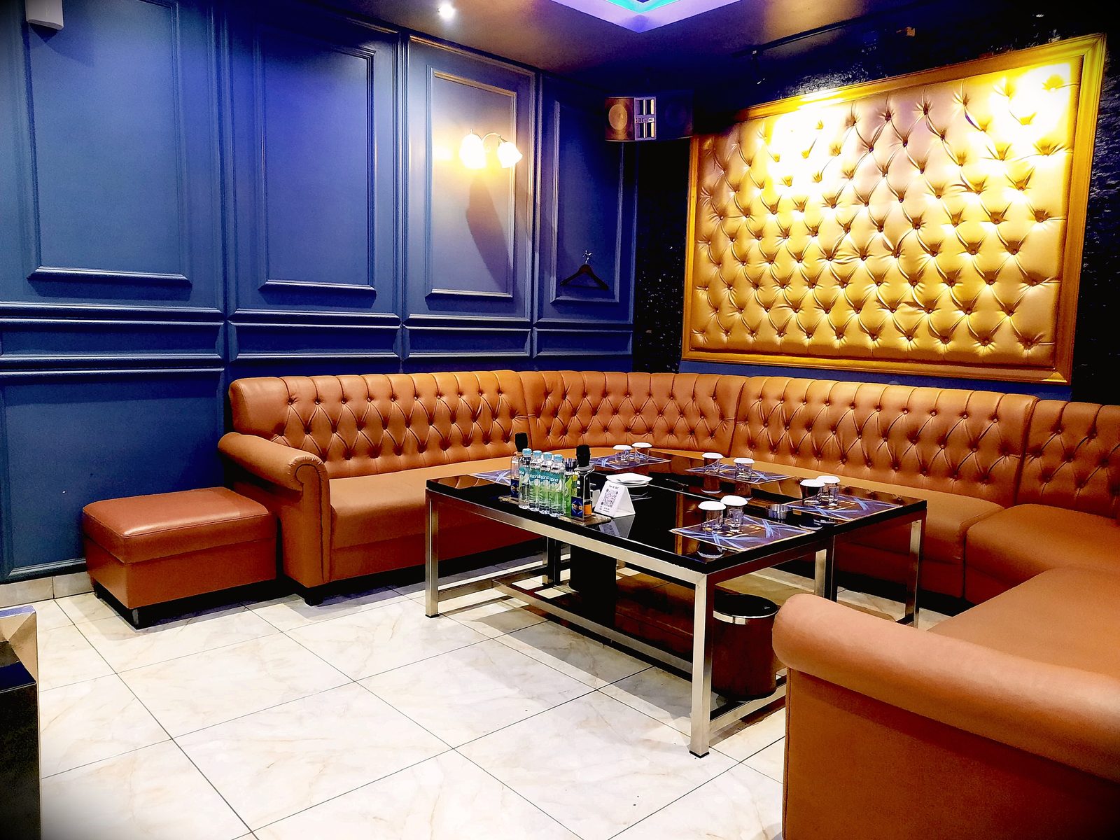 DE8 International Business Club KTV