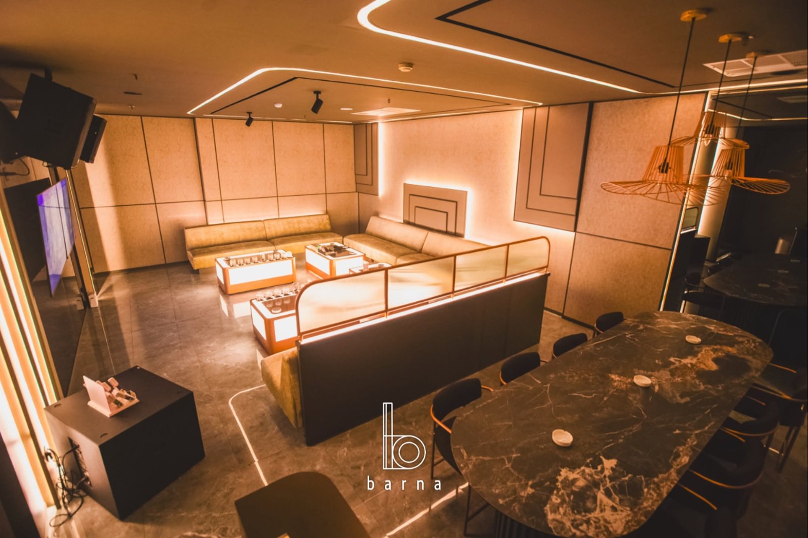 BARNA KTV & LOUNGE