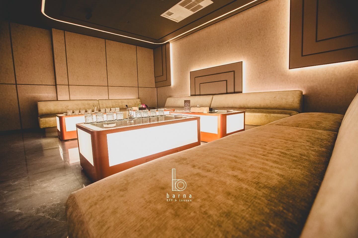 BARNA KTV & LOUNGE