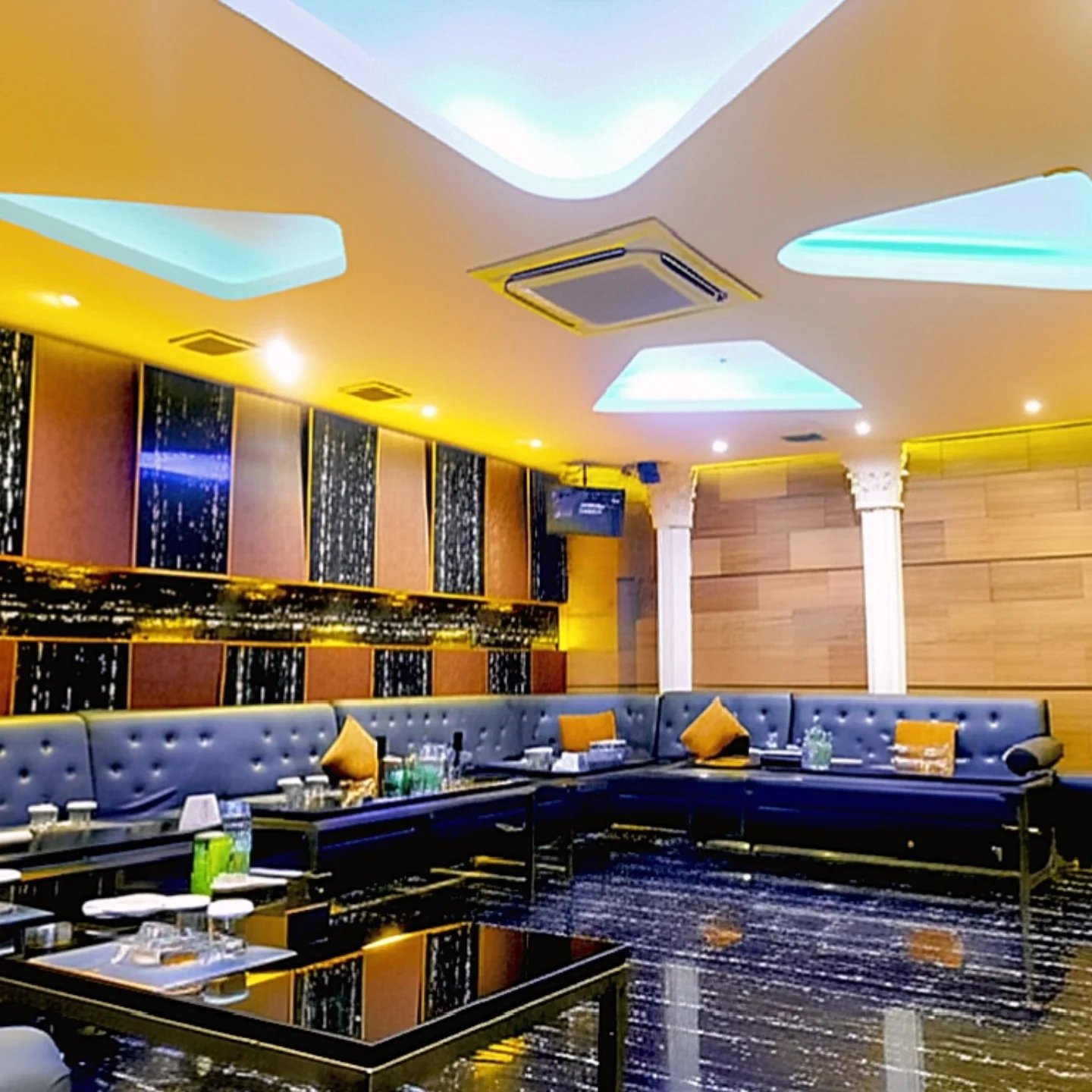 DE8 International Business Club KTV