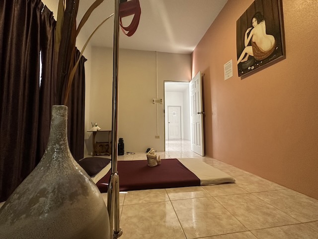 Daisuki Massage by Lolita 