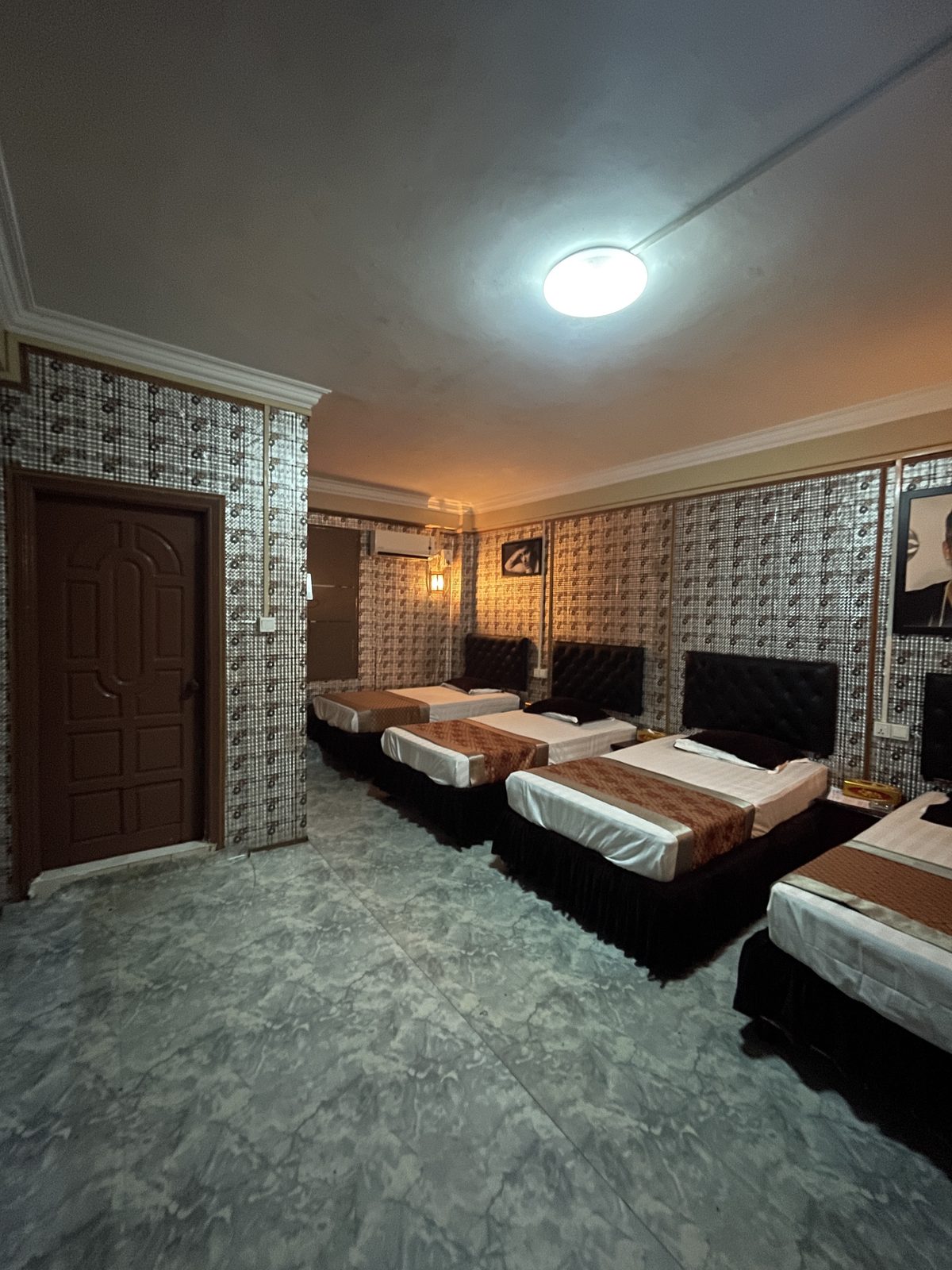 Oscar KTV and Spa