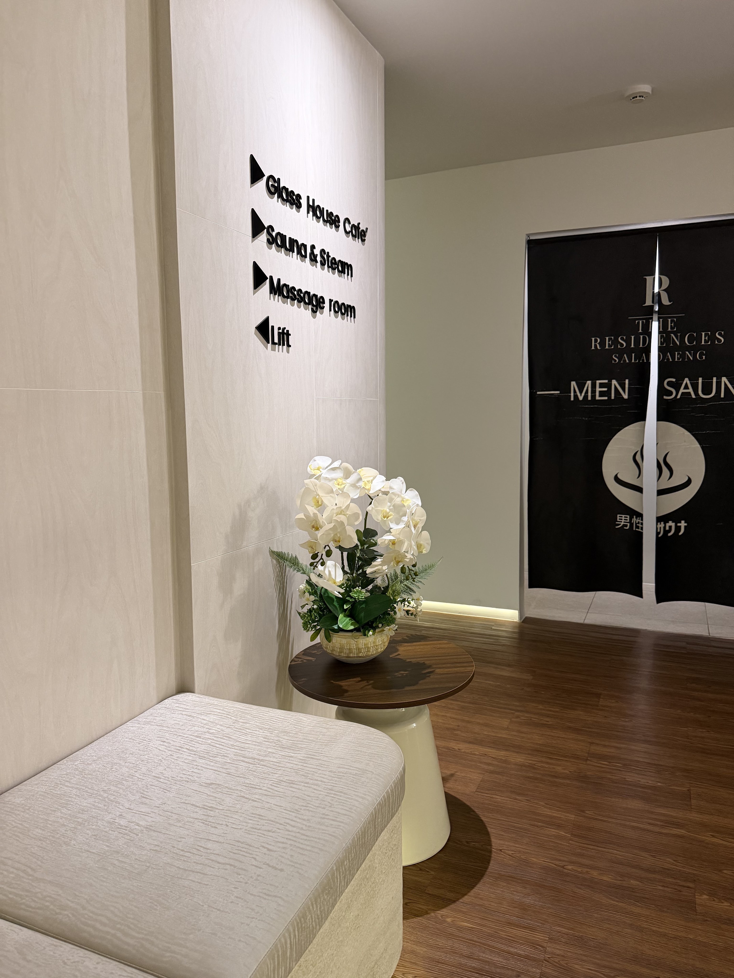 RESIDENCES SALADAENG Massages & Sauna & Cafe