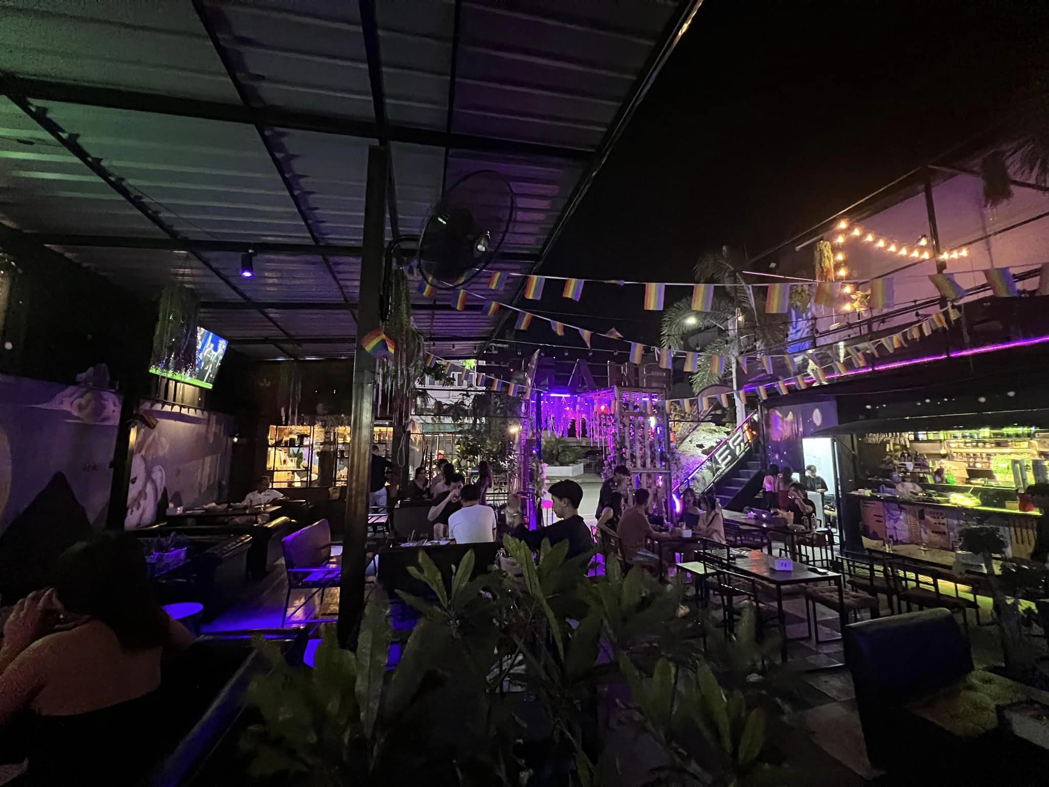 ละเมอ (Lamer) Restaurant & Karaoke