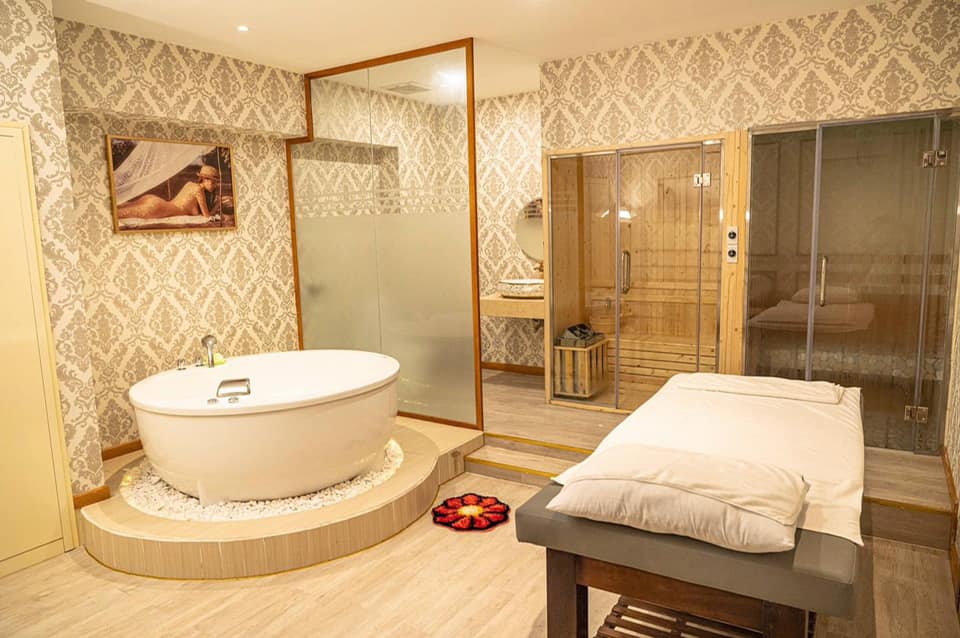 Massage Hoàng Gia