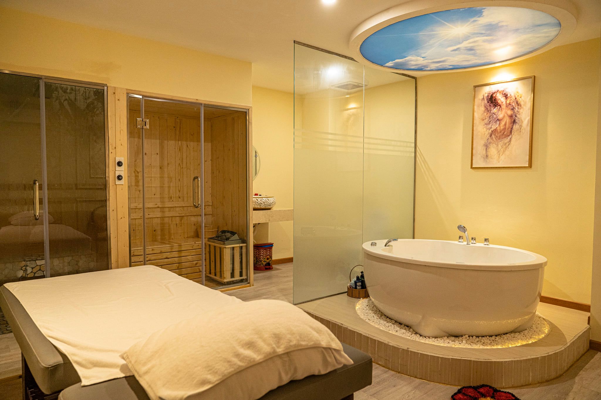 Massage Hoàng Gia