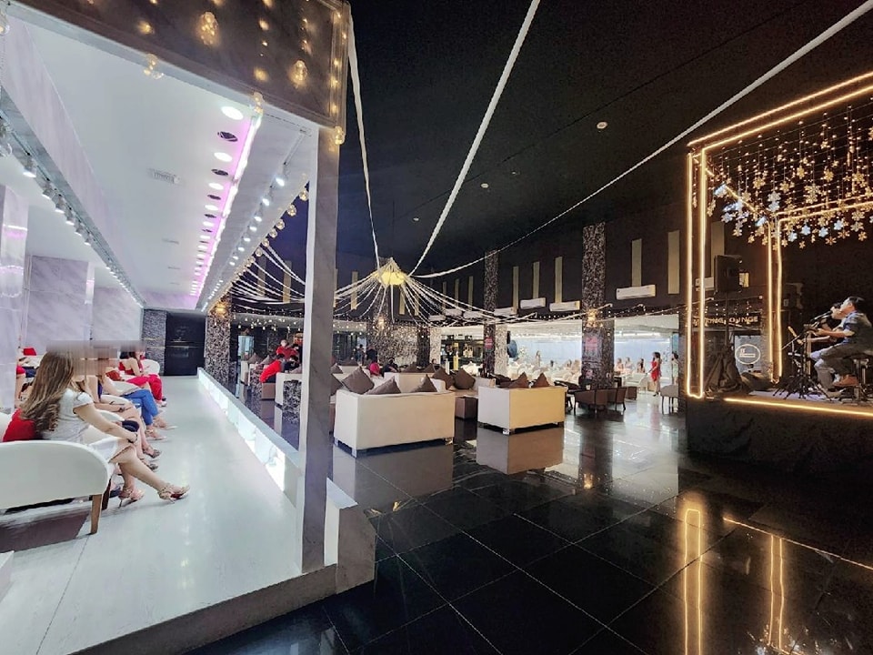 Colonze Massage & Entertainment