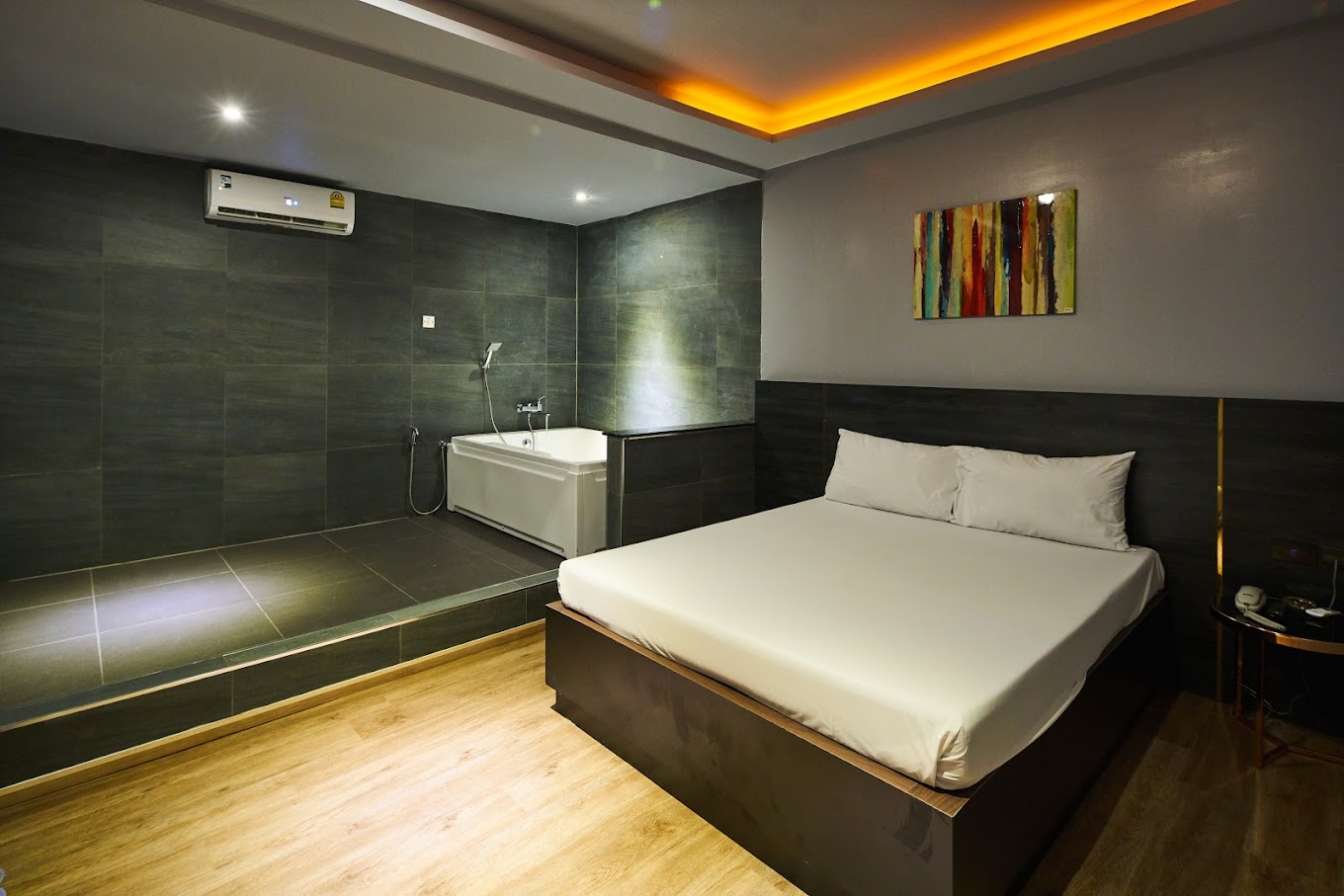 Colonze Massage & Entertainment